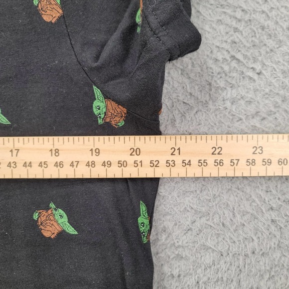 Star Wars Shirt Mens‎ Large Black Baby Yoda All Over print Crew Neck Graphic Tee - Picture 10 of 12
